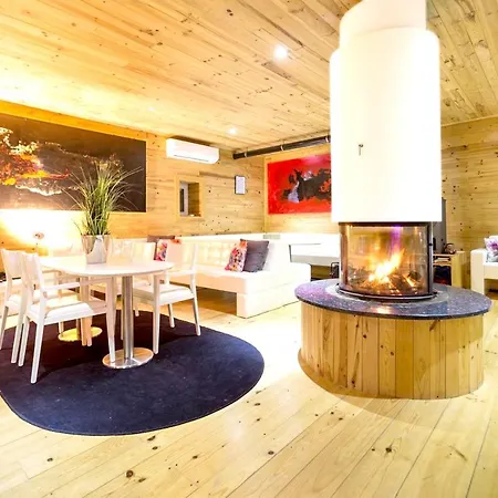 6 Bedrooms Mansion With Jacuzzi Enclosed Garden And Wifi At Casa de Férias